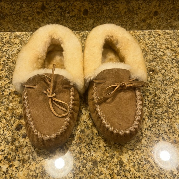 L.L. Bean Tan Moccasins with Cream Lining - Picture 2 of 9